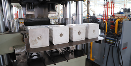 牛羊舔磚液壓機(jī)