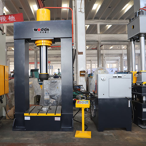 300噸龍門(mén)液壓機(jī)