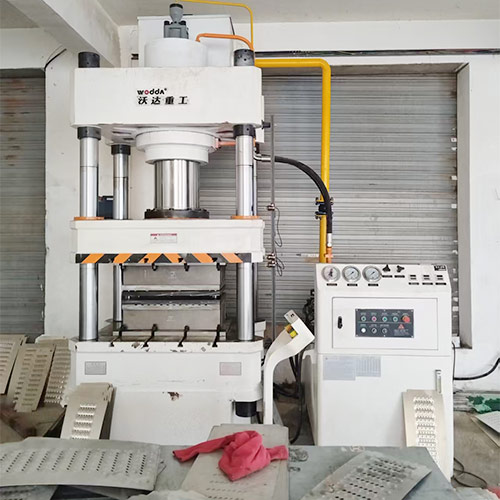 315噸不銹鋼地溝蓋板成型液壓機