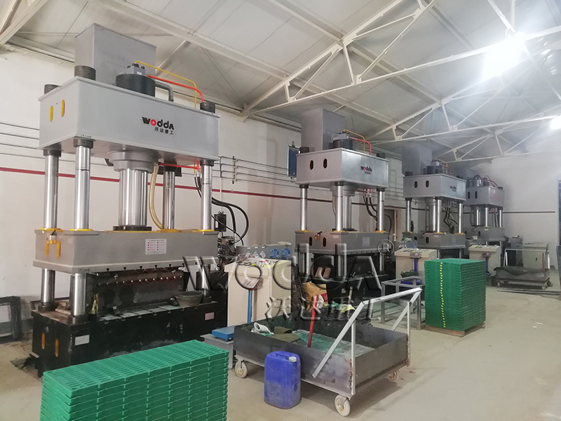 630噸漏糞板液壓機 630噸漏糞板液壓機