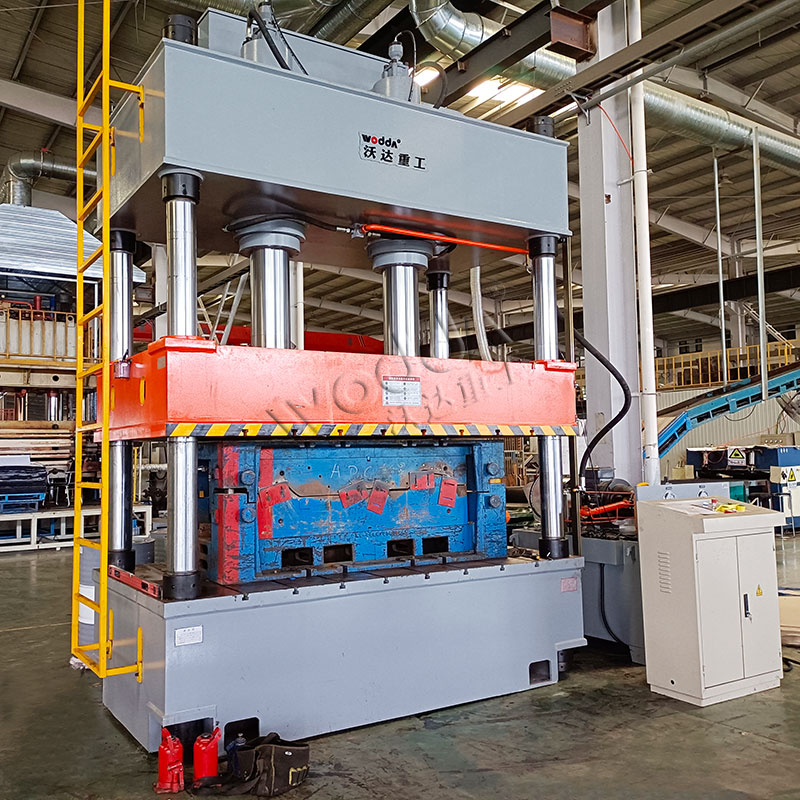 315噸汽車內(nèi)飾成型液壓機 315噸汽車內(nèi)飾成型液壓機