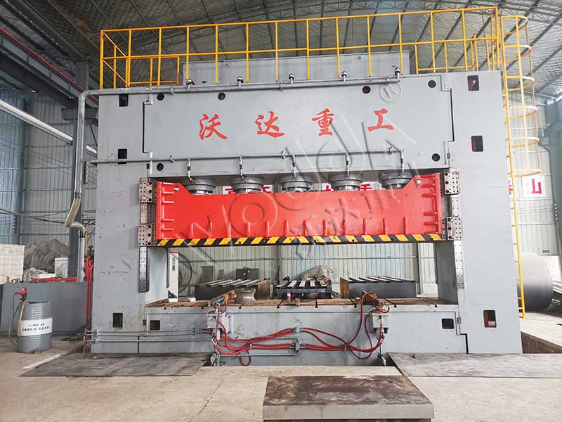 2000噸龍門液壓機(jī) 2000噸龍門液壓機(jī)