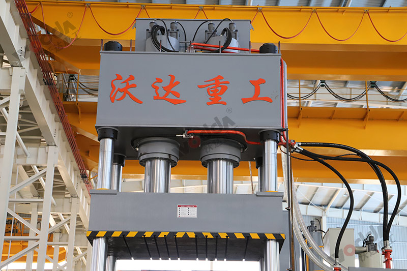 1000噸四柱液壓機細節(jié) 1000噸四柱液壓機細節(jié)