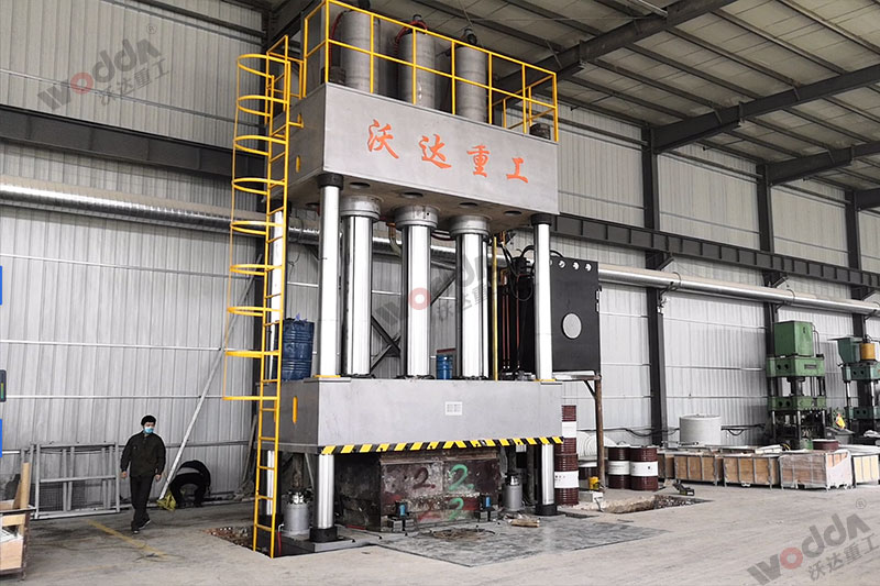 生產(chǎn)2立方玻璃鋼化糞池設(shè)備_2000噸四柱液壓機_液壓機廠家 生產(chǎn)2立方玻璃鋼化糞池設(shè)備_2000噸四柱液壓機_液壓機廠家