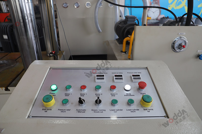 500噸蓄電池外殼拉伸成型液壓機 500噸蓄電池外殼拉伸成型液壓機