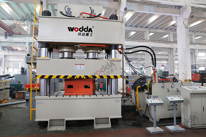 800噸復(fù)合材料汽車配件液壓機(jī) 800噸復(fù)合材料汽車配件液壓機(jī)