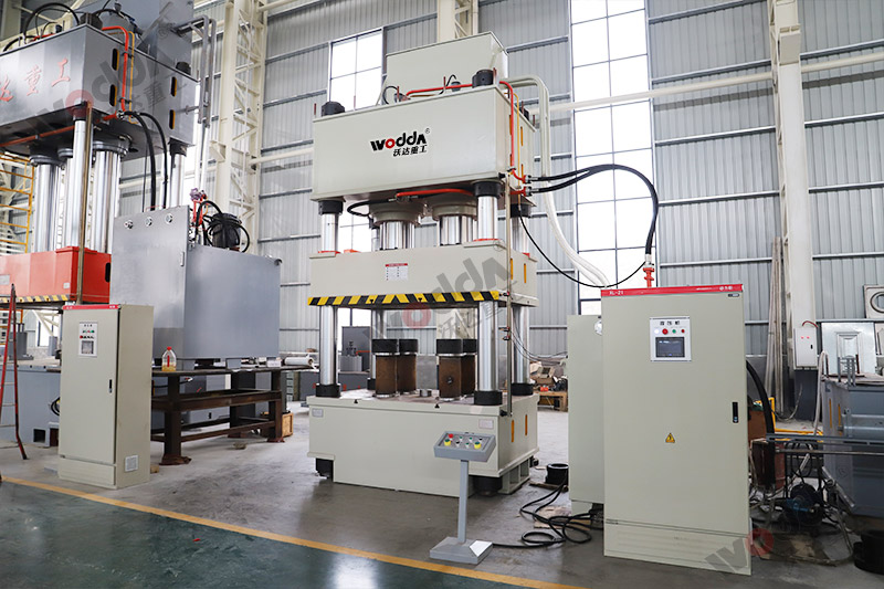 塑料托盤(pán)生產(chǎn)設(shè)備機(jī)器-800噸四柱液壓機(jī) 塑料托盤(pán)生產(chǎn)設(shè)備機(jī)器-800噸四柱液壓機(jī)