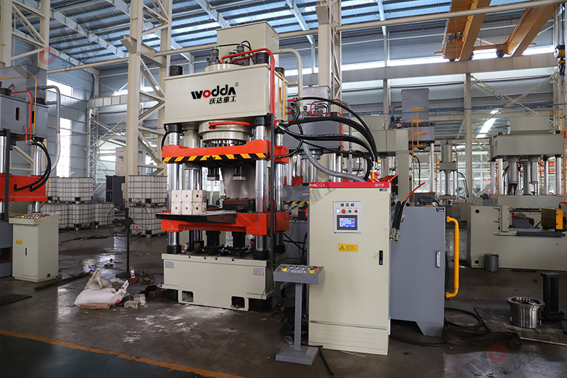 500噸鹽磚壓塊機(jī) 500噸鹽磚壓塊機(jī)