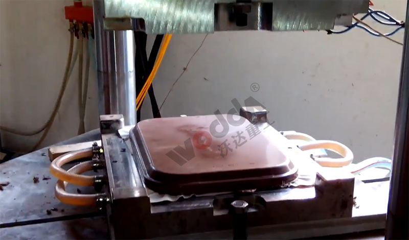 200噸塑料托盤熱壓成型液壓機(jī) 200噸塑料托盤熱壓成型液壓機(jī)