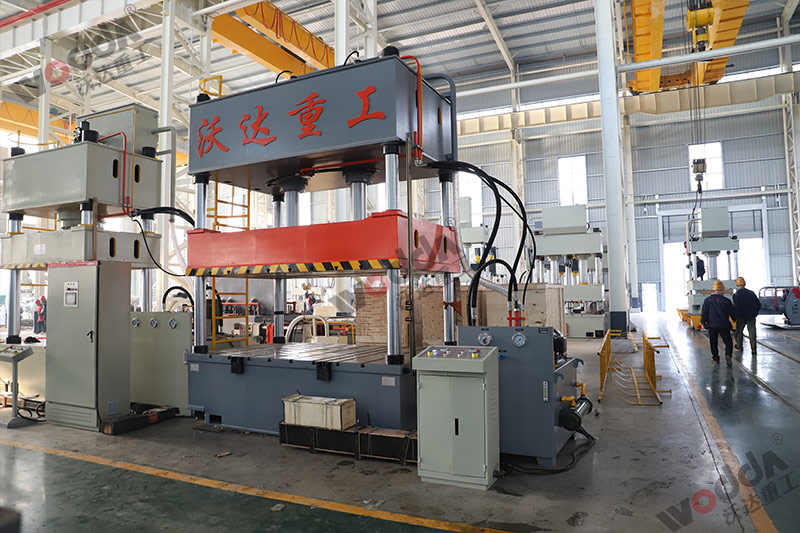 200噸汽車(chē)門(mén)板成型機(jī) 200噸汽車(chē)門(mén)板成型機(jī)