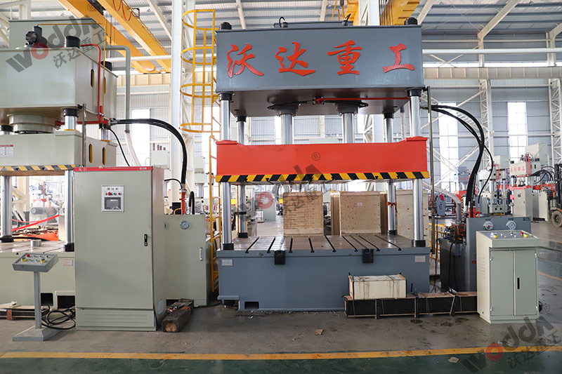 200噸汽車(chē)門(mén)板成型機(jī) 200噸汽車(chē)門(mén)板成型機(jī)