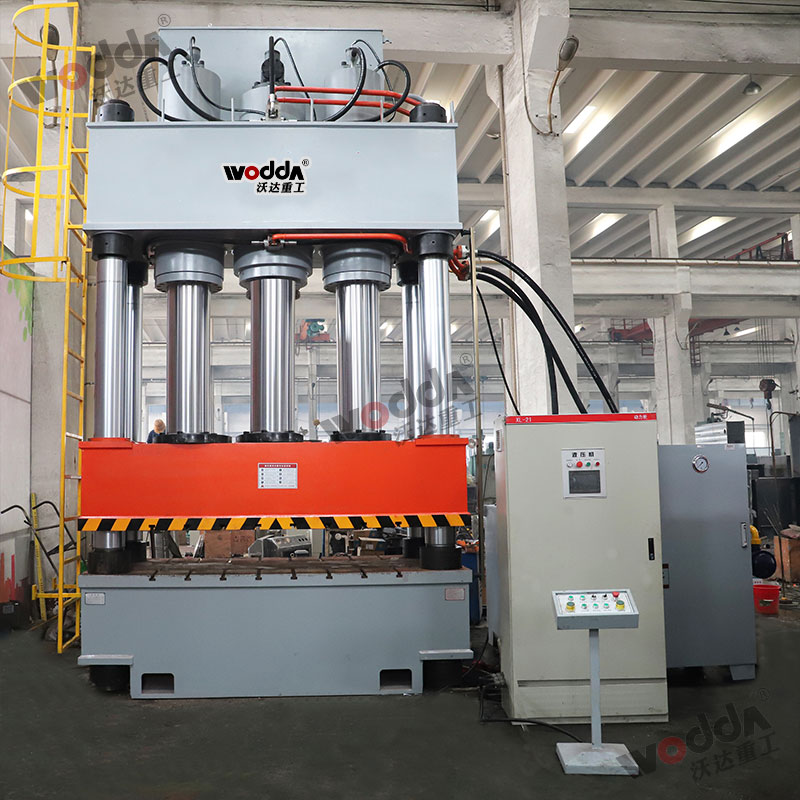 1000噸建筑模板成型液壓機(jī) 1000噸建筑模板成型液壓機(jī)