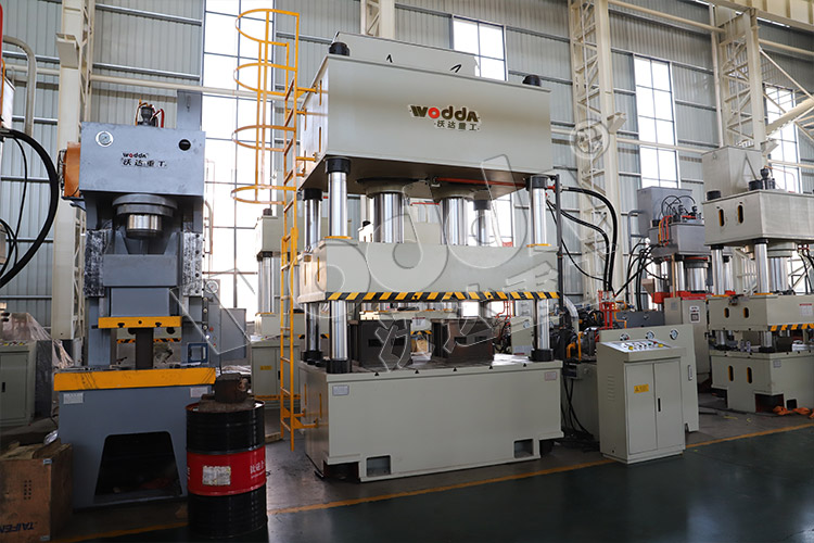 500噸雙缸四柱液壓機(jī) 500噸雙缸四柱液壓機(jī)