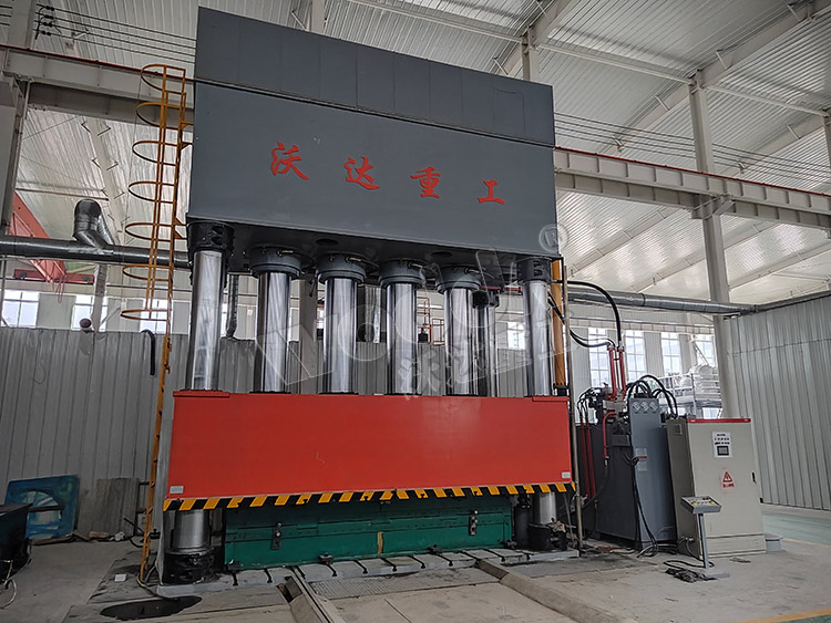 2500噸復(fù)合材料成型液壓機(jī) 2500噸復(fù)合材料成型液壓機(jī)