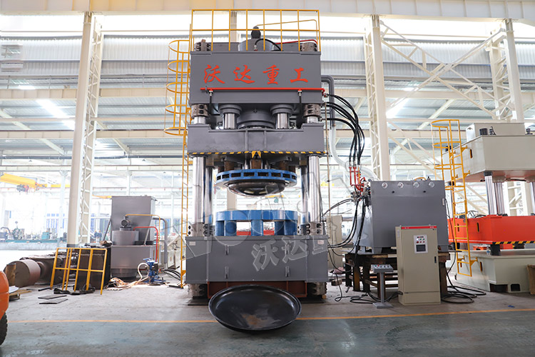 2500噸封頭液壓機(jī) 2500噸封頭液壓機(jī)