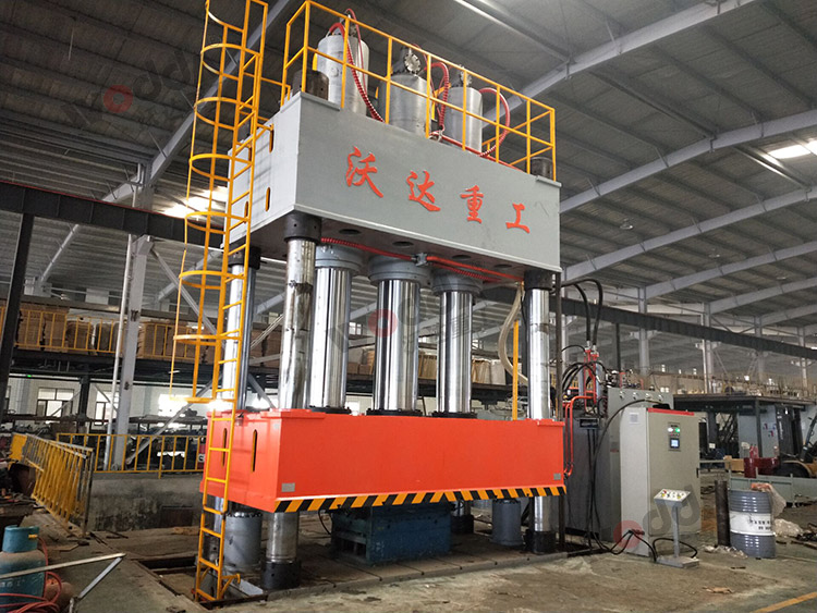 2000噸SMC玻璃鋼汽車配件成型液壓機(jī) 2000噸SMC玻璃鋼汽車配件成型液壓機(jī)