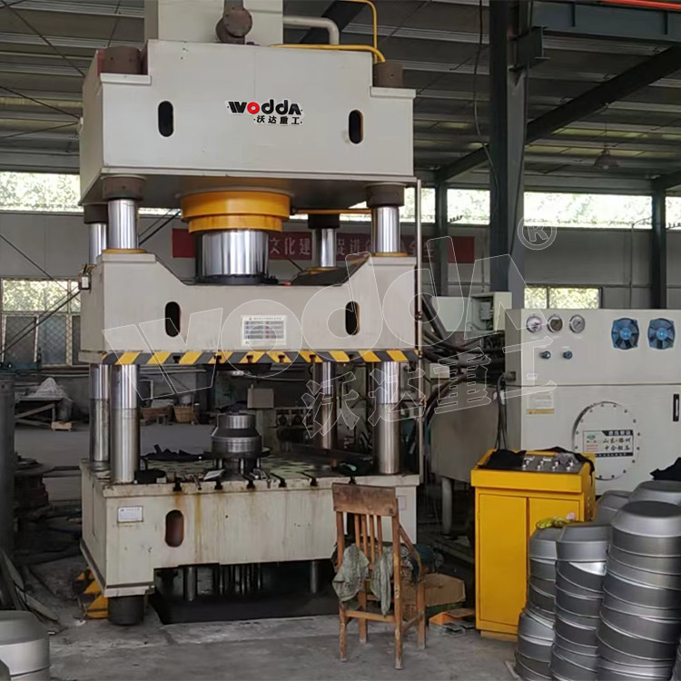 500噸不銹鋼封頭液壓機(jī) 500噸不銹鋼封頭液壓機(jī)