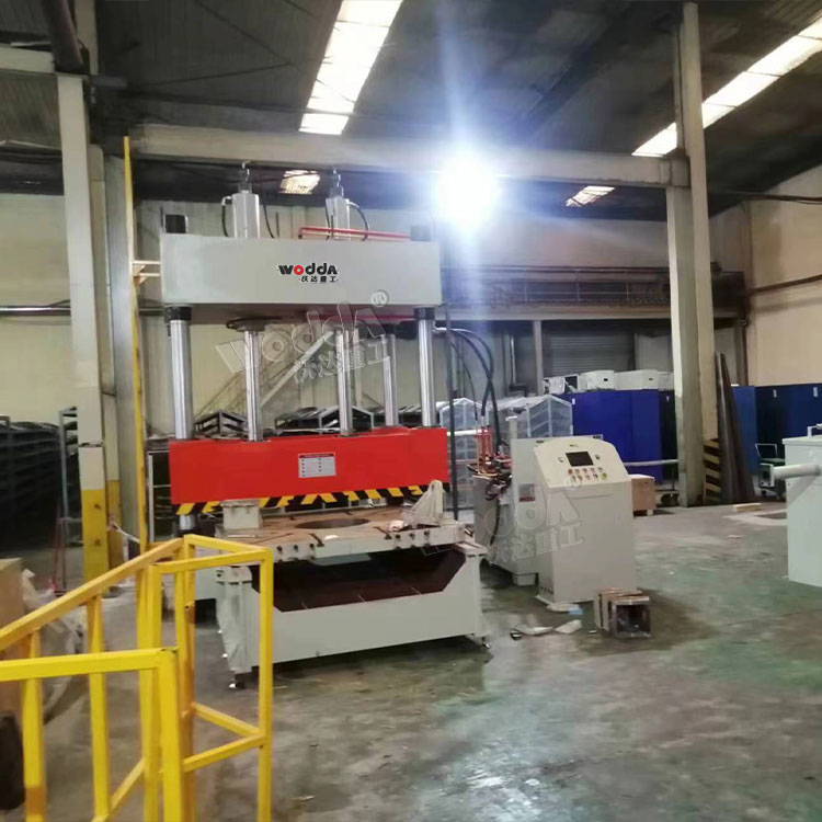 輪胎模具試驗機(jī)客戶車間現(xiàn)場 輪胎模具試驗機(jī)客戶車間現(xiàn)場