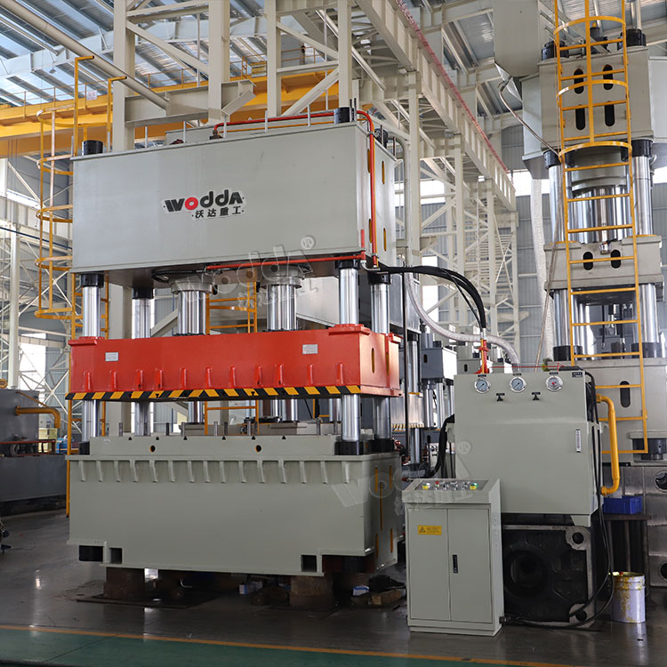 400噸液壓墊拉伸液壓機(jī)車(chē)間實(shí)物 400噸液壓墊拉伸液壓機(jī)車(chē)間實(shí)物