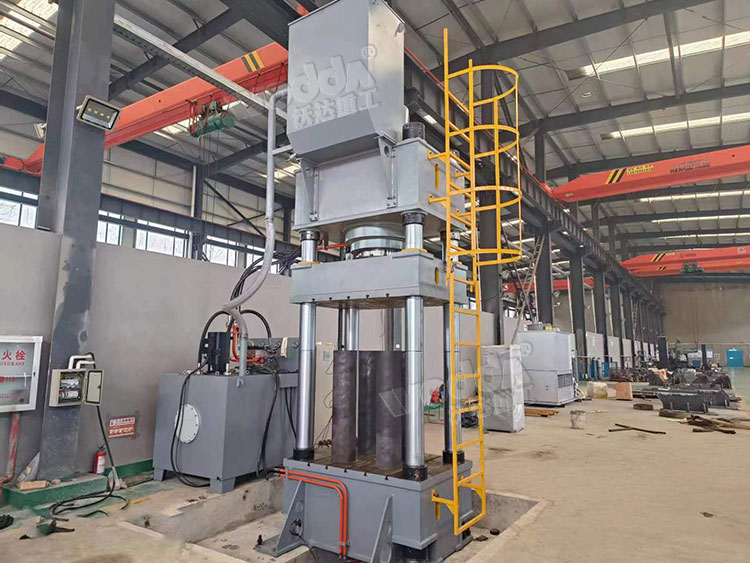 630噸SMC復(fù)合材料模壓機(jī) 630噸SMC復(fù)合材料模壓機(jī)