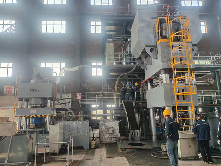 石墨坩堝液壓機(jī)客戶車間現(xiàn)場(chǎng) 石墨坩堝液壓機(jī)客戶車間現(xiàn)場(chǎng)