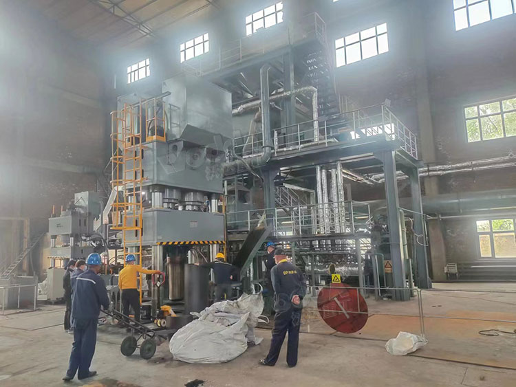 2000噸坩堝壓力機(jī) 2000噸坩堝壓力機(jī)