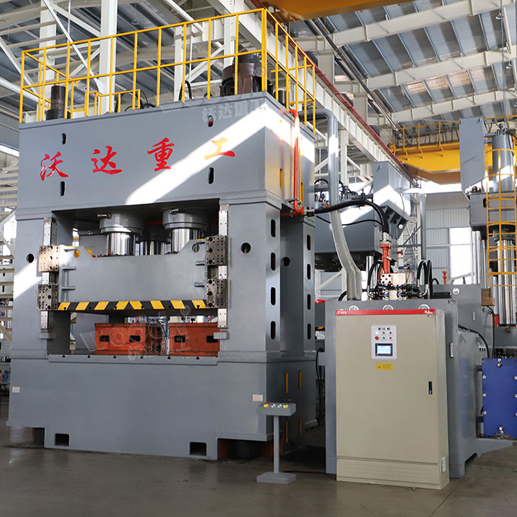 2000噸液壓機(jī) 2000噸液壓機(jī)