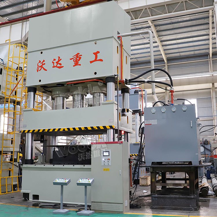 1500噸復(fù)合材料成型液壓機(jī) 1500噸復(fù)合材料成型液壓機(jī)