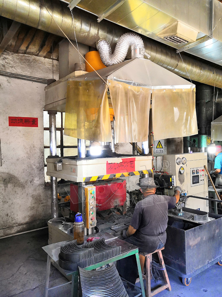 315噸剎車片液壓機 315噸剎車片液壓機