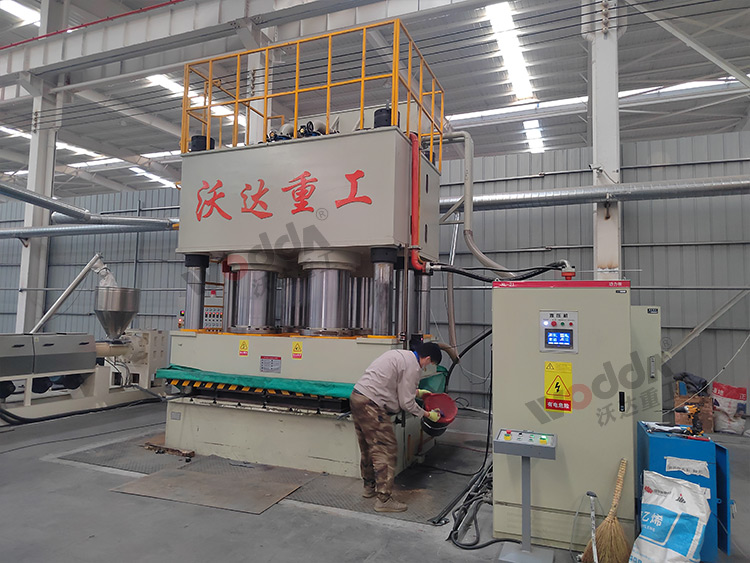 1250噸壓濾機(jī)濾板成型液壓機(jī) 1250噸壓濾機(jī)濾板成型液壓機(jī)