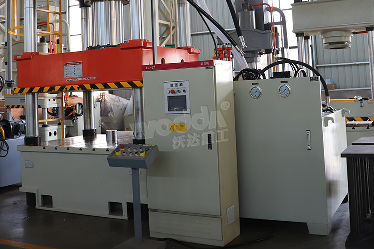 500噸液壓機(jī)（PLC動(dòng)力柜、移動(dòng)控制臺(tái)）