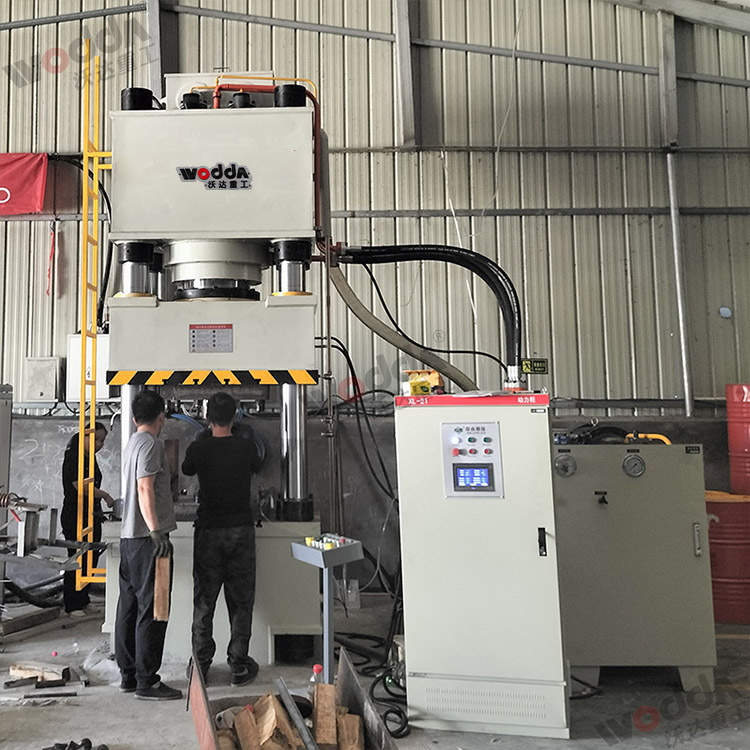 500噸熱模鍛液壓機(jī) 500噸熱模鍛液壓機(jī)