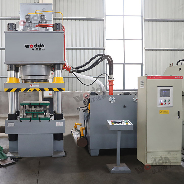 500噸三梁四柱液壓機(jī) 500噸三梁四柱液壓機(jī)