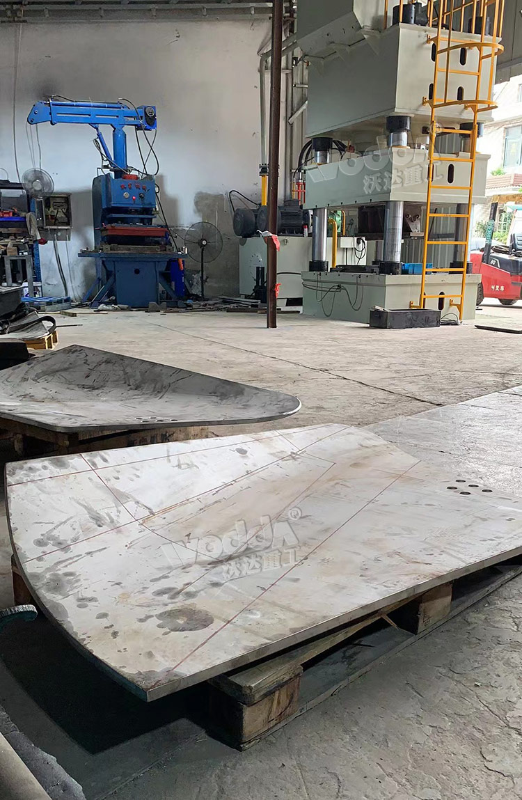 1000噸液壓機(jī)加工金屬攪拌器槳葉客戶現(xiàn)場 1000噸液壓機(jī)加工金屬攪拌器槳葉客戶現(xiàn)場