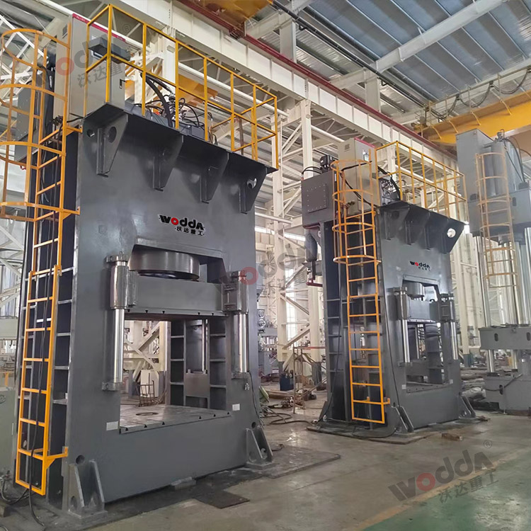 1800噸框架式木屑托盤(pán)成型液壓機(jī) 1800噸框架式木屑托盤(pán)成型液壓機(jī)