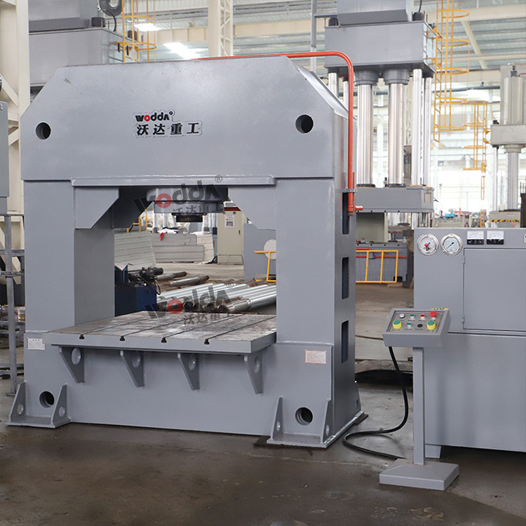 300噸龍門液壓機(jī) 300噸龍門液壓機(jī)