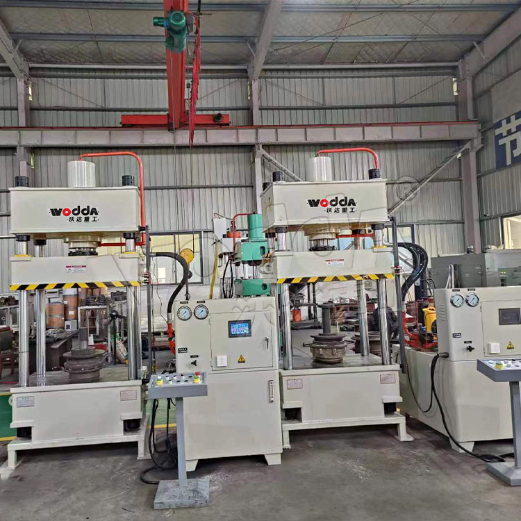 100噸熱壓四柱液壓機(jī) 100噸熱壓四柱液壓機(jī)