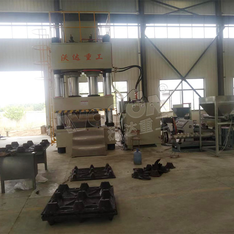 800噸塑料托盤液壓機客戶現(xiàn)場 800噸塑料托盤液壓機客戶現(xiàn)場