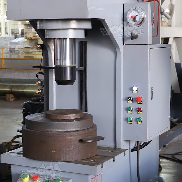 100T單柱液壓機(jī)(壓頭式) 100T單柱液壓機(jī)(壓頭式)