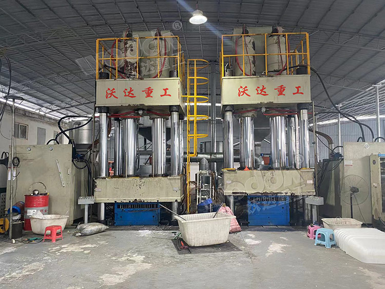 1000噸模壓建筑塑料模殼成型液壓機(jī)客戶(hù)現(xiàn)場(chǎng) 1000噸模壓建筑塑料模殼成型液壓機(jī)客戶(hù)現(xiàn)場(chǎng)