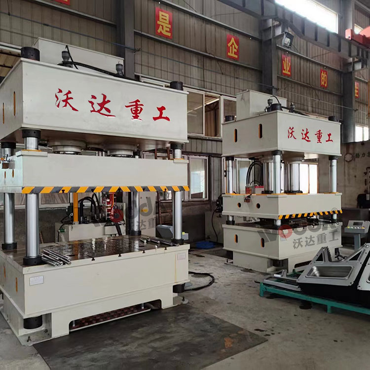 400噸四柱液壓機(jī) 400噸四柱液壓機(jī)