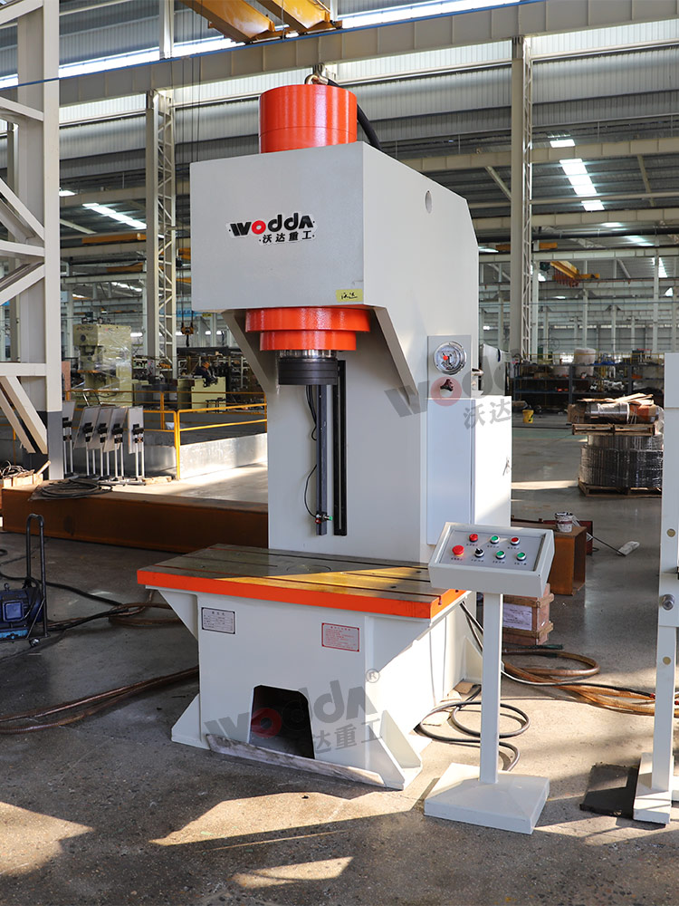 200噸單臂液壓機(jī) 200噸單臂液壓機(jī)