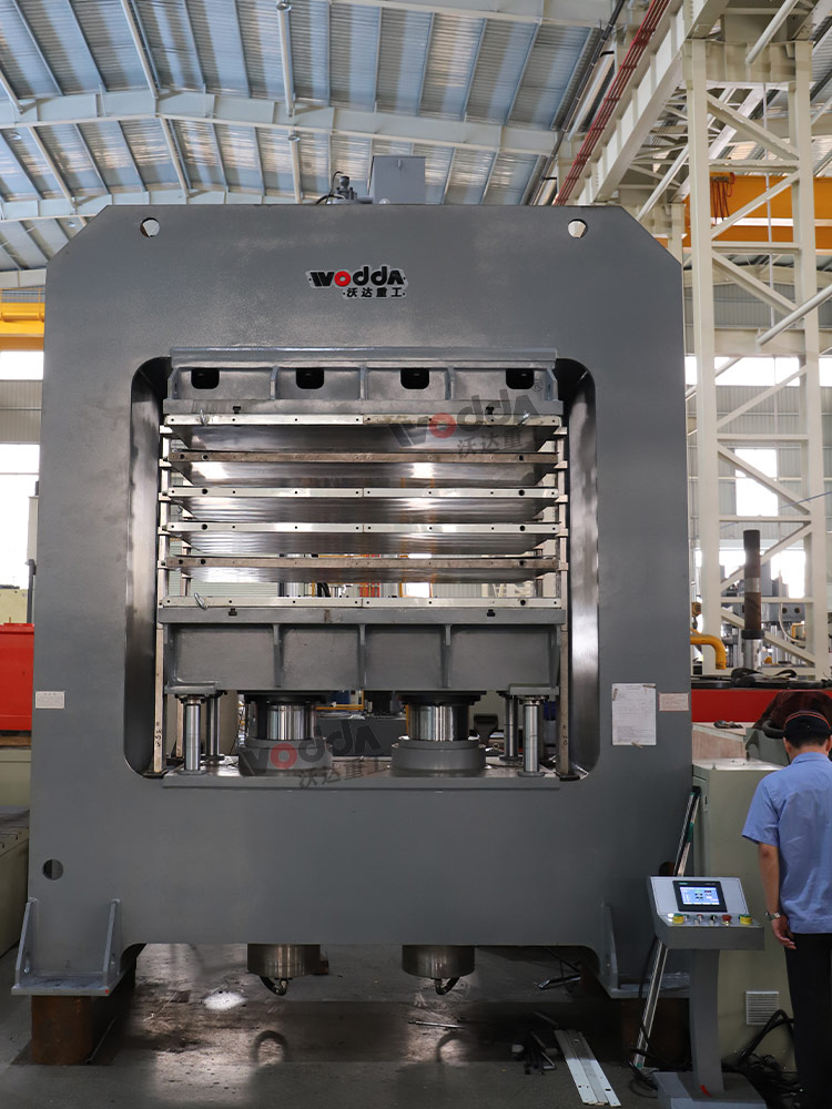 400噸環(huán)氧板材熱壓機(jī) 400噸環(huán)氧板材熱壓機(jī)