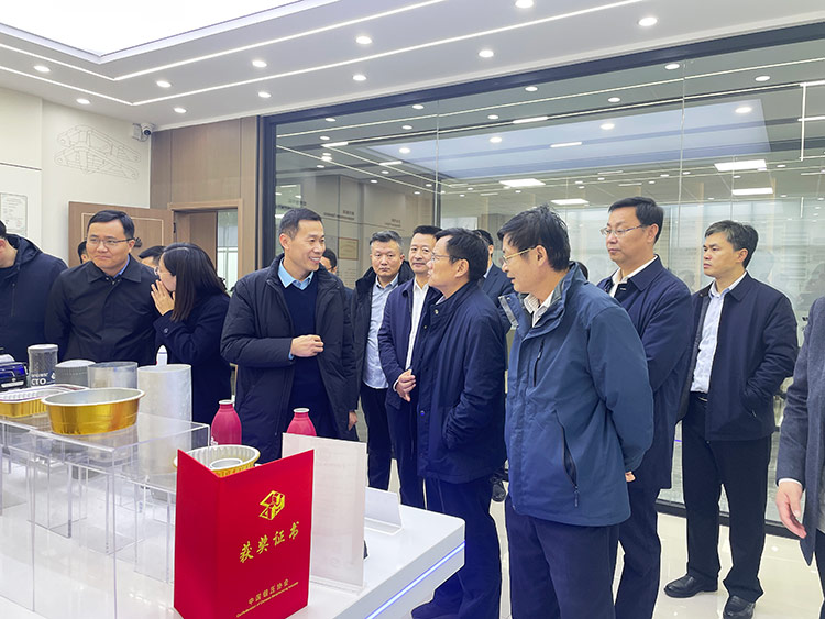 滕州市政協(xié)副主席董鴻洋聽(tīng)取沃達(dá)重工董事長(zhǎng)劉衛(wèi)東項(xiàng)目推進(jìn)情況 滕州市政協(xié)副主席董鴻洋聽(tīng)取沃達(dá)重工董事長(zhǎng)劉衛(wèi)東項(xiàng)目推進(jìn)情況