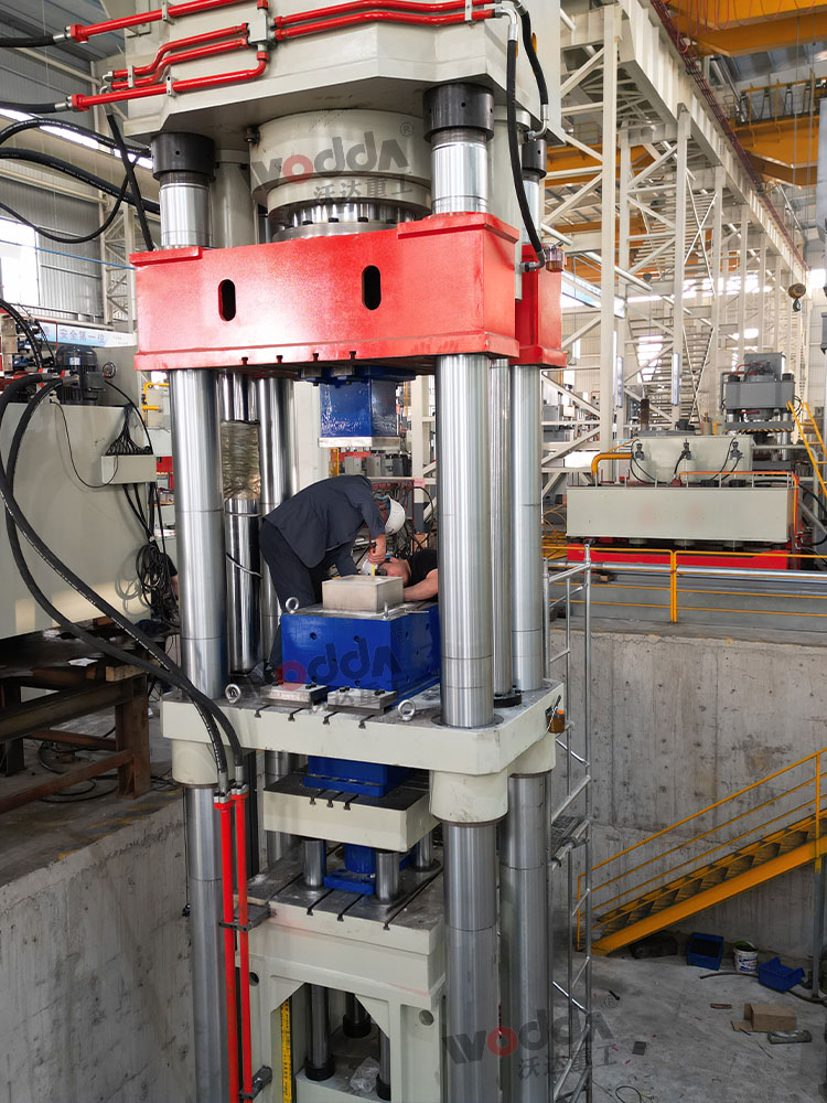 客戶(hù)來(lái)廠(chǎng)試機(jī)1000噸莫來(lái)石匣缽液壓機(jī) 客戶(hù)來(lái)廠(chǎng)試機(jī)1000噸莫來(lái)石匣缽液壓機(jī)