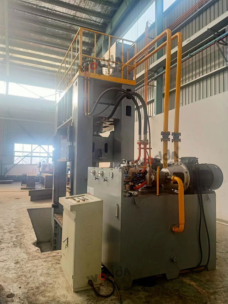 800噸汽車配件成型液壓機客戶現(xiàn)場 800噸汽車配件成型液壓機客戶現(xiàn)場