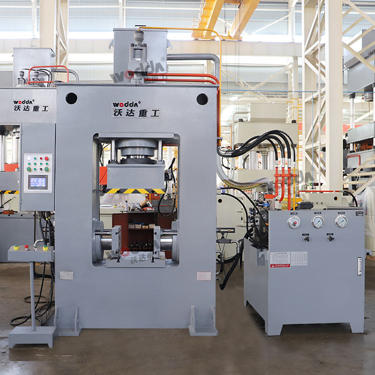 160噸龍門液壓機(jī)車間實(shí)物圖.jpg 160噸龍門液壓機(jī)車間實(shí)物圖.jpg