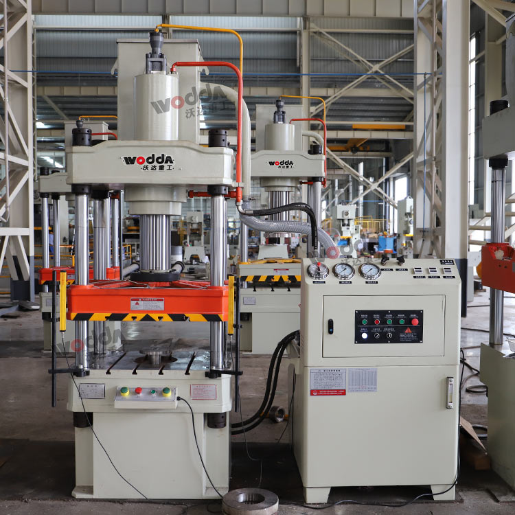 100噸三梁四柱液壓機(jī) 100噸三梁四柱液壓機(jī)