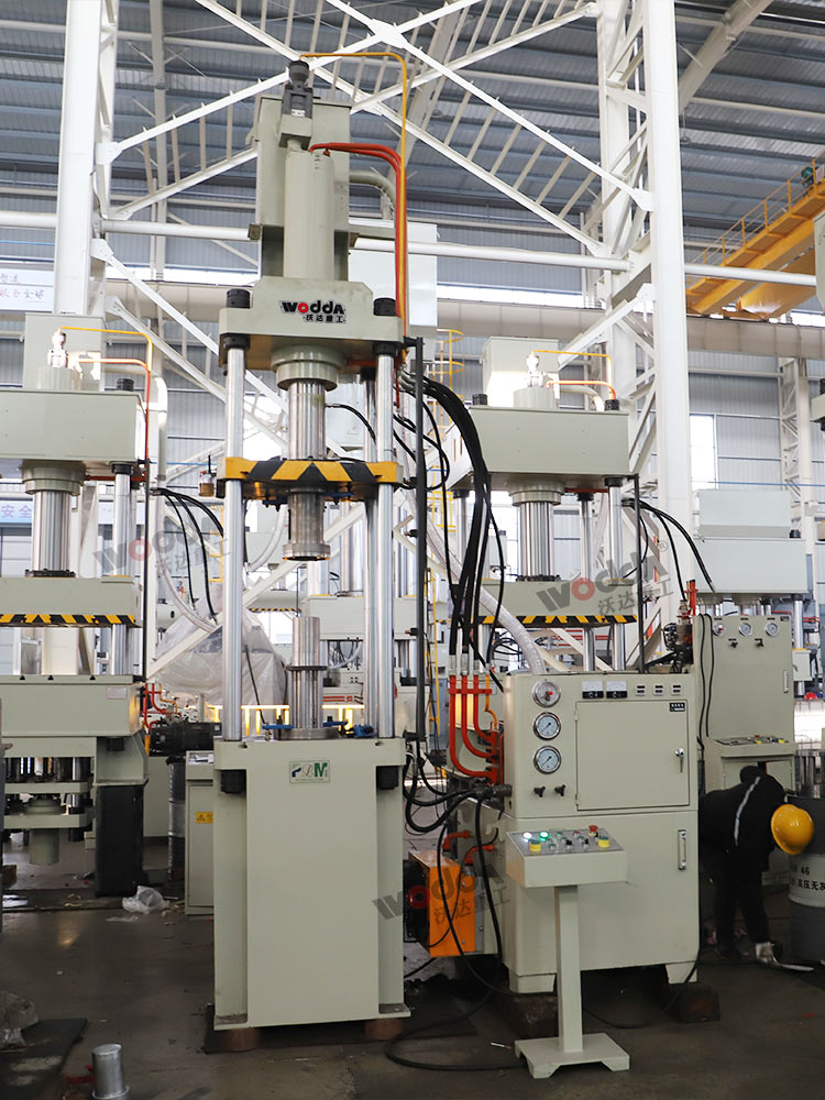 80噸汽車(chē)濾清器外殼拉伸機(jī) 80噸汽車(chē)濾清器外殼拉伸機(jī)