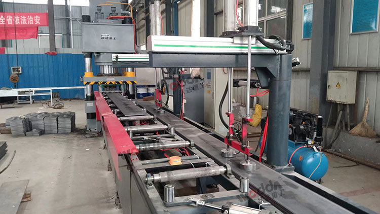 全自動錨桿托盤液壓機(jī) 全自動錨桿托盤液壓機(jī)